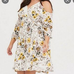 Torrid Women's 2  Ivory Floral Long Sleeve Cold Shoulder Dress Sunflower Autumn
